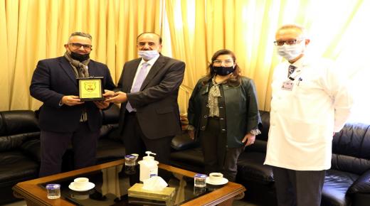 مستشفى الجامعة الأردنية يستضيف أحد خرجي كلية الطب في الجامعة الأردنية وأحد أهم الرائدين في مجال جراحة الأجنة وجراحة الدماغ والأعصاب على مستوى العالم