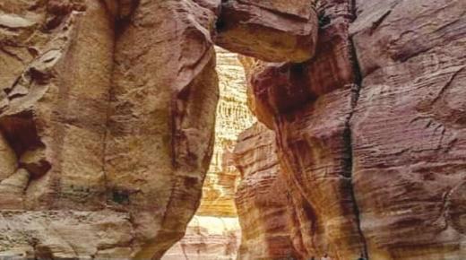 مطالبات بإيجاد بيئة سياحية جاذبة لـ “الحجر المعلق”