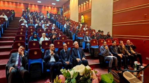 هل يُمثّل الذكاء الاصطناعي تهديدًا أم فرصة؟ نقاش أكاديمي في كلية الأعمال بجامعة فيلادلفيا