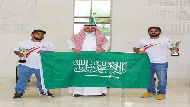 سفير المملكة لدى الأردن يسقبل السائق الصالح وملاحه السويح