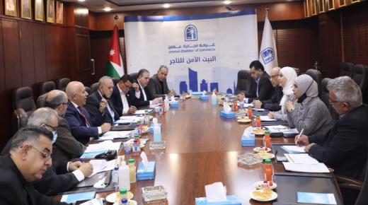 وزارة الصناعة وتجارة عمان يبحثان قضايا القطاع التجاري والخدمي