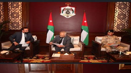 رئيس الديوان الملكي الهاشمي يلتقي مجموعة من المتقاعدين العسكريين