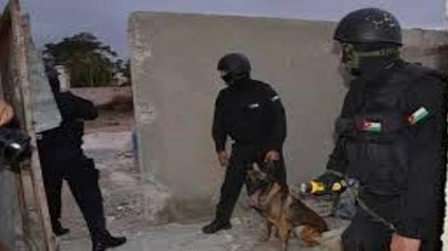 إصابة ثلاثة من مرتبات إدارة مكافحة المخدرات اثناء مداهمة لمطلوبين