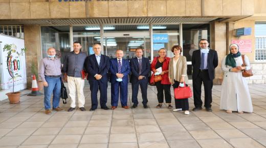 وفد فرنسي من مشروع دعم الإصلاح المُستدام لتأمين إصابات العمل في الأردن يزور مستشفى الجامعة الأردنية