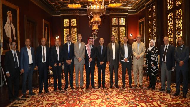 رئيس الديوان الملكي الهاشمي يلتقي مجموعة من أصحاب المدارس الخاصة – صور