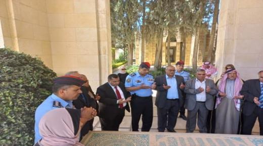 المجلس الامني المحلي والشرطة المجتمعية في مركز امن الغويرية يزورون الأضرحة الملكية