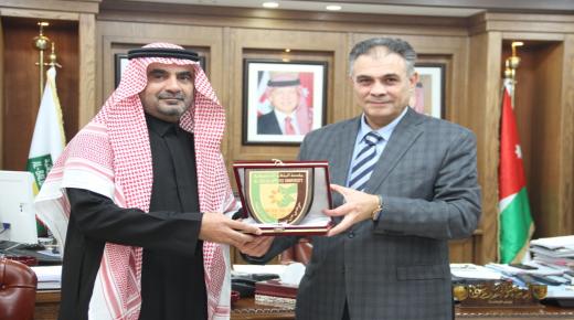 رئيس جامعة البلقاء التطبيقية يستقبل الملحق الثقافي السعودي