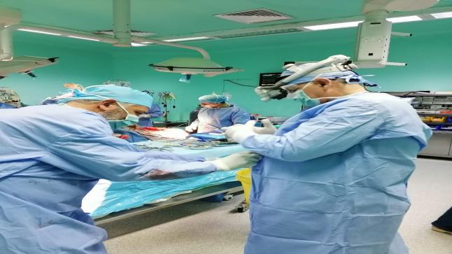 وزير الصحة يجري عملية جراحة قلب مفتوح لمريض يبلغ من العمر 49 سنة