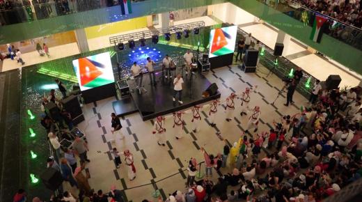 “الاسواق الحرة” تحتفل بعيد الاستقلال (78) في النافورة مول