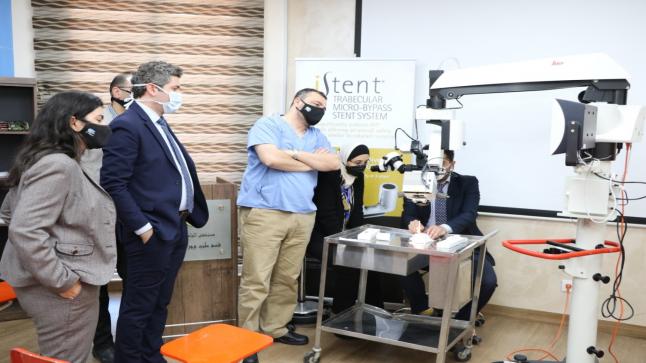 عمليّات نوعيّة لزراعة شبكة مُصغّرة لضغط العين في مستشفى الجامعة الأردنية