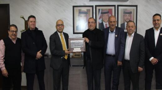 عبيدات يعرض لملتقى اعمال الفلسطيني – نابلس فرص الاستثمار في المدن الصناعية الاردنية.