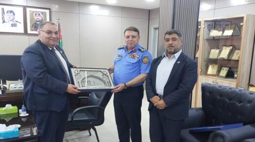 جامعة الزرقاء تهنئ مدير شرطة محافظة الزرقاء