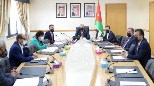 رئيس مجلس النواب يلتقي نقيب الفنانين الاردنيين – صور