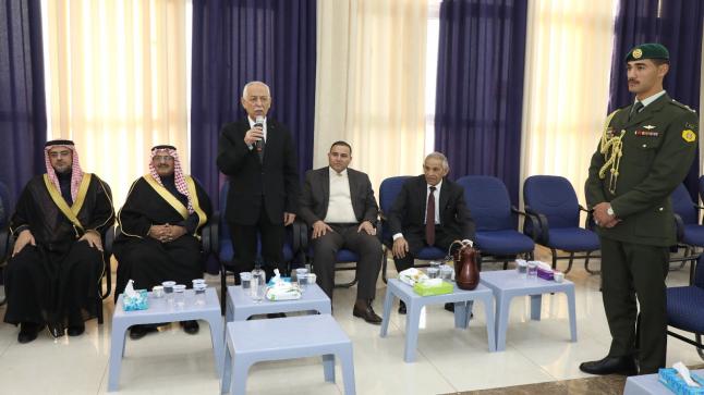 مندوبا عن الملك وولي العهد العيسوي يعزي عشيرتي الخرابشة والخلايلة.