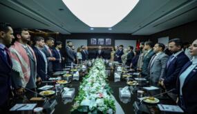 “الشرق الأوسط” تجمع برلمانات الجامعات الأردنية… وبيان طلابي يجدد الولاء في يوم العلم