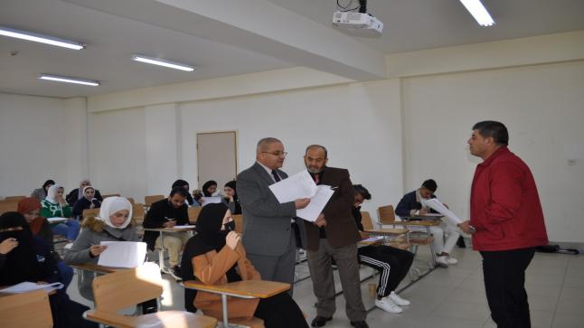 عبيدات يتفقد سير الإمتحانات النهائية في جامعة جدارا