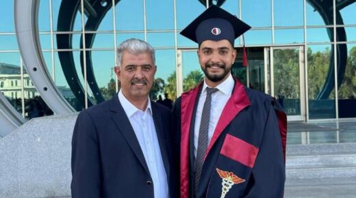 الدكتور احمد الحجاج مبارك تخرجك من كلية الطب