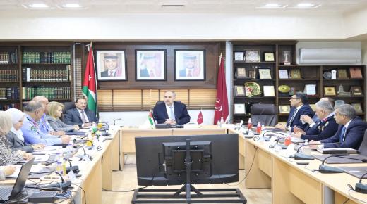 التلهوني يترأس اجتماع حول تعزيز العقوبات البديلة في قطاع العدالة