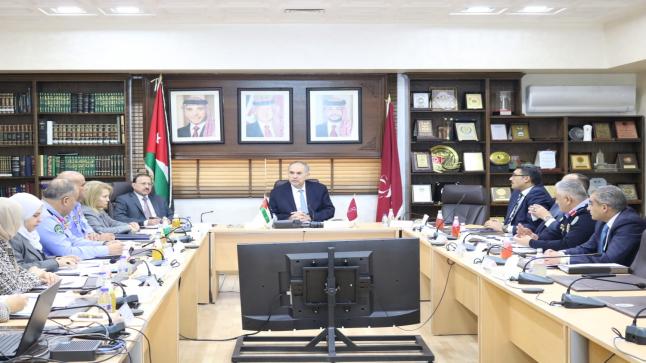 التلهوني يترأس اجتماع حول تعزيز العقوبات البديلة في قطاع العدالة