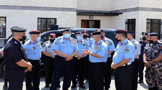 مدير الأمن العام يفتتح المحطة الأمنية المتكاملة للممر التنموي (طريق الـ100) .