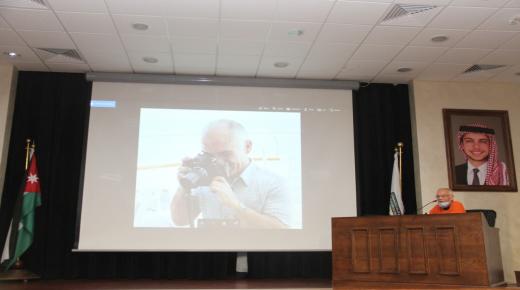 زهراب يستعرض صورا ومواقف إنسانية لجلالة الملك الراحل الحسين بن طلال طيب الله ثراه في البلقاء التطبيقية