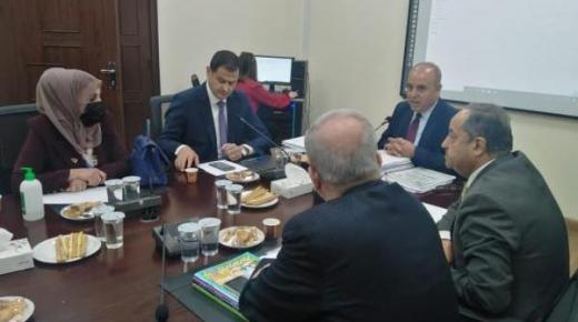 محافظة: وقف الاتفاقية التي وقعت مع شركة بريطانية لتطوير المناهج