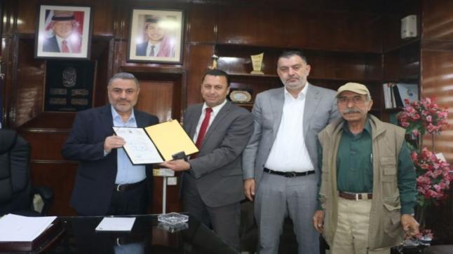 بلدية بيت لقيا بفلسطين تنتدب المستشار محمد عاصي لتسليم برقية تهنئة لرئيس واعضاء مجلس بلدي الزرقاء