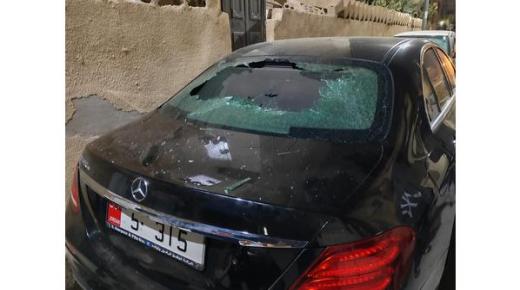 تحطيم زجاج مركبة رئيس بلدية الرصيفة – صور