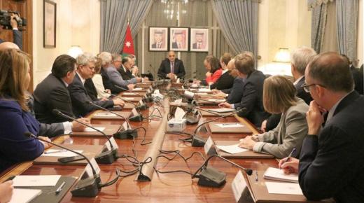 17 مليار دولار .. الخصاونة: احتياطي العملات الصعبة لدى البنك المركزي غير مسبوق