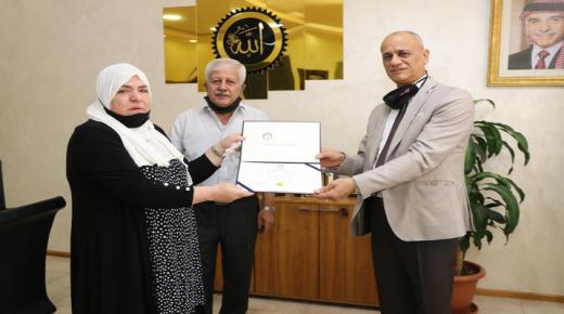 عمان العربية” تجسد الوفاء لإحدى طالباتها المتميزا