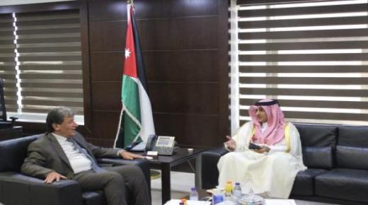 وزير النقل يشيد بالعلاقات المميزة مع دولة قطر النابعة من التفاهم المشترك