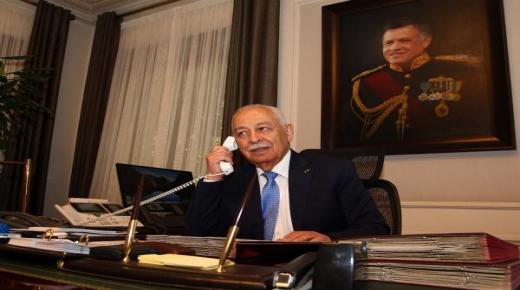 العيسوي ينقل تعازي الملك بوفاة الفنان تيسير عطية