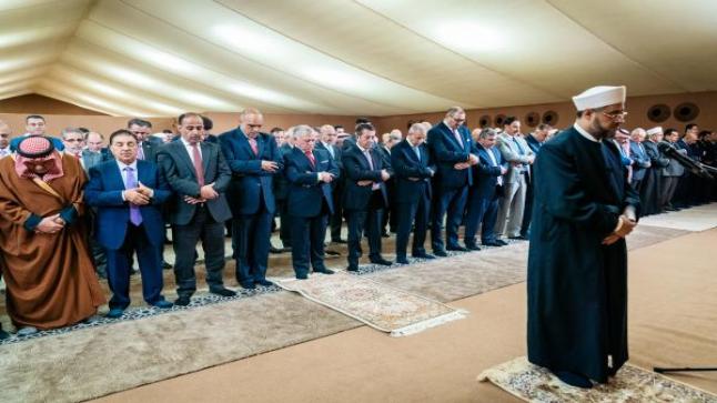 الملك يقيم مأدبة إفطار لكبار المسؤولين