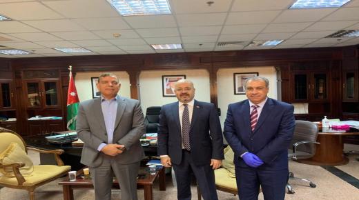 السفير حيدر العذاري يلتقي وزير الصحة الأردني لبحث التعاون الثنائي