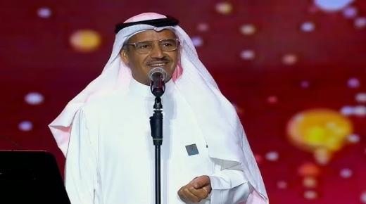 الفنان السعودي خالد عبدالله يشدو في المسرح الجنوبي بجرش