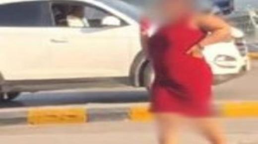 ضبط فتاتين ظهرن بمقطع فيديو بلباس فاضح