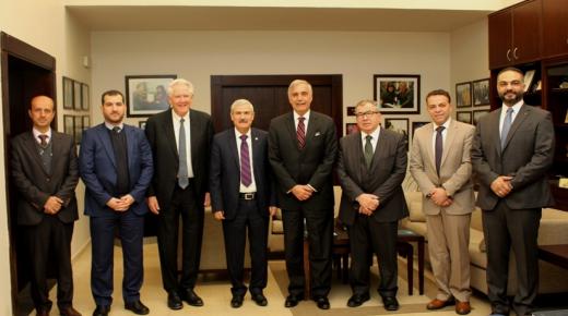 لبحث تحالف في التعلم الإلكتروني الكامل لقاء في جامعة الأميرة سمية للتكنولوجيا