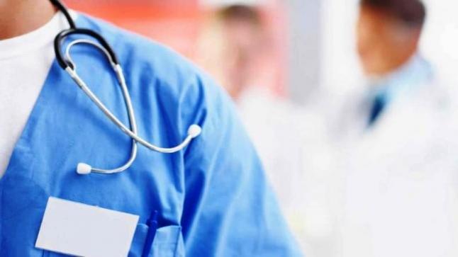 بالفيديو : “الممرضين”: مدير مستشفى عبدالهادي أساء للمهنة وأمامه 48 ساعة للاعتذار وتنفيذ مطالب التمريض