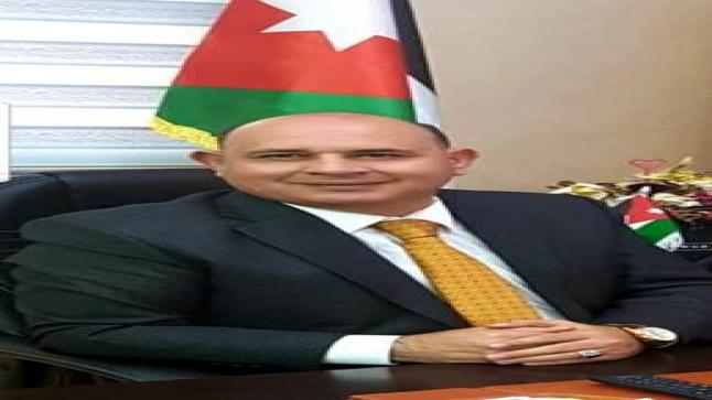 خريسات متصرف الهاشمية يستقبل الشكاوى عبر هاتفه الشخصي ويعمل على حلها