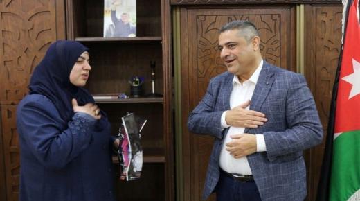 المومني يكرم عدد من عضوات بلدية الزرقاء بمناسبة يوم المرأة العالمي