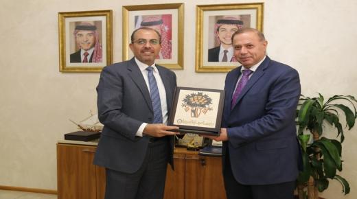 توجه لانشاء حاضنة للروبوتات والذكاء الاصطناعي في “عمان العربية”