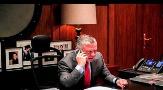 الملك يطمئن على صحة مالك كشك الثقافة في عمان