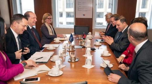 وزير المالية يجري مباحثات مع مسؤولي البنك الدولي