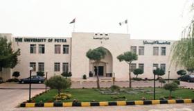 جامعة البترا تتبرع بمائة الف دينار لصندوق همة وطن