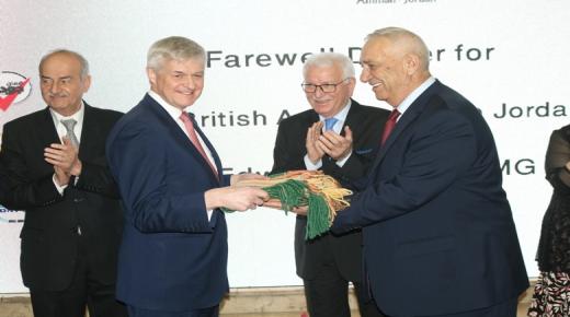 جامعة الشرق الأوسط تكرم السفير البريطاني بمناسبة انتهاء عمله الرسمي في المملكة – بالصور