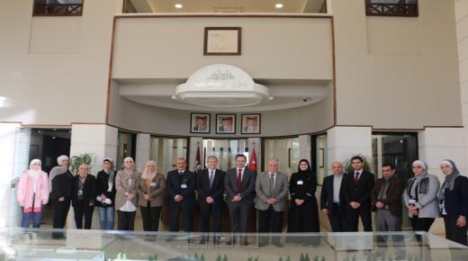 صيدلة جامعة الشرق الأوسط تستضيف وفدا من المجلس الأمريكي الصيدلاني