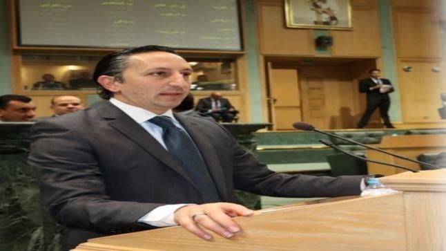 ايقاف اضراب الباصات في المملكة بعد وساطة النائب معتز ابو رمان