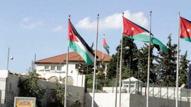 القطاعات المستثناة من العطلة