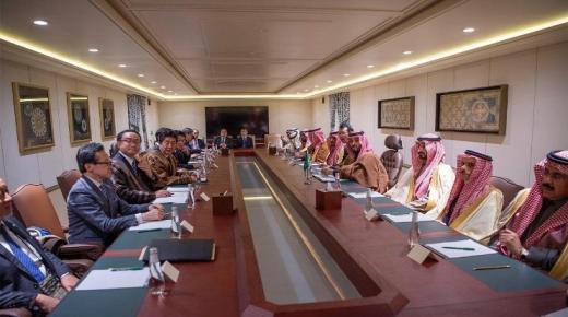 ولي العهد يبحث مع رئيس وزراء اليابان أوجه التعاون وفق رؤية 2030