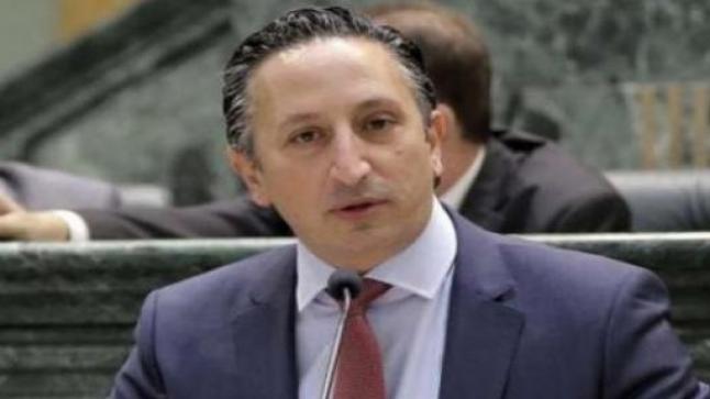 النائب أبورُمان: يطالب بالسماح للتجار وأصحاب المحلات بالانتساب الإلكتروني و تأجيل دفع الرسوم لدى الغرف التجارية.